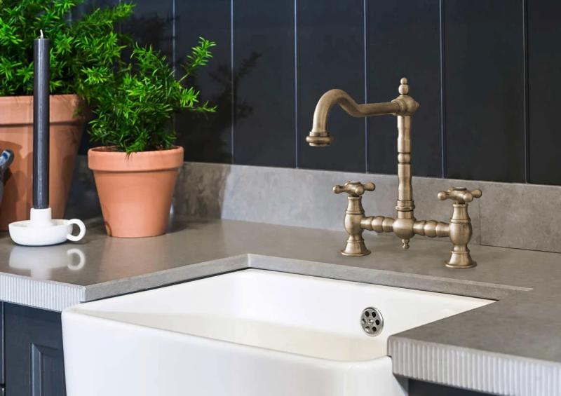 PB Νοσταλγική Γέφυρα Κουζίνας Μπρονζέ βρύση με γωνιακή ροή και αστέρια PBN.BRO.H.ST