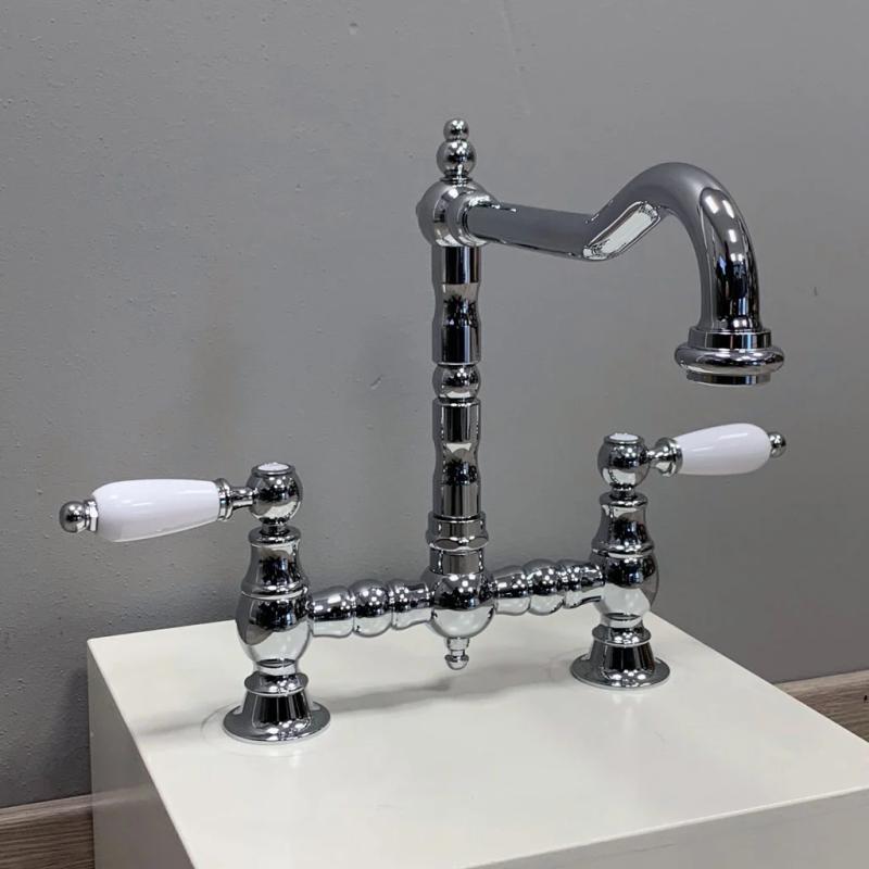 PB Νοσταλγική Βρύση Κουζίνας Γέφυρα Χρώμιο με γωνιακή ροή και λευκές λαβές PBN.CHR.H.WH