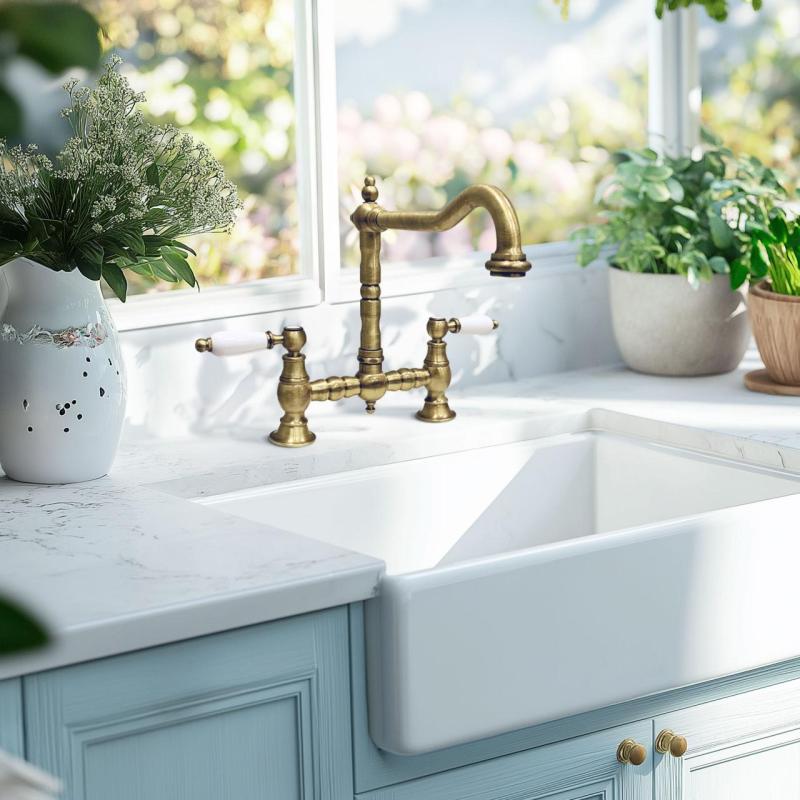 PB Νοσταλγική Βρύση Κουζίνας Γέφυρα Μπρούντζινη με Γωνιακή Ροή και Λευκές Λαβές PBN.BRO.H.WH