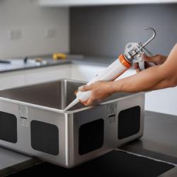 Απαλλαγμένη από οξύ σιλικονική κόλλα για την τοποθέτηση ενσωματωμένων ανοξείδωτων νεροχυτών.