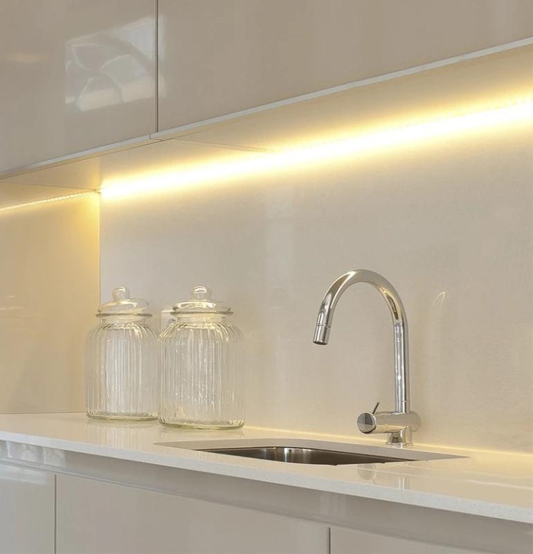 Επανάσταση Νερού Flow μπαταρία κουζίνας χρωμίου με ανασυρόμενο στόμιο T15501