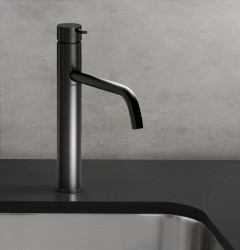 Νεροκράτης Flow μπαταρία κουζίνας μαύρο ματ T150PR