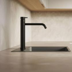 Νεροκράτης Flow μπαταρία κουζίνας μαύρο ματ T150PR