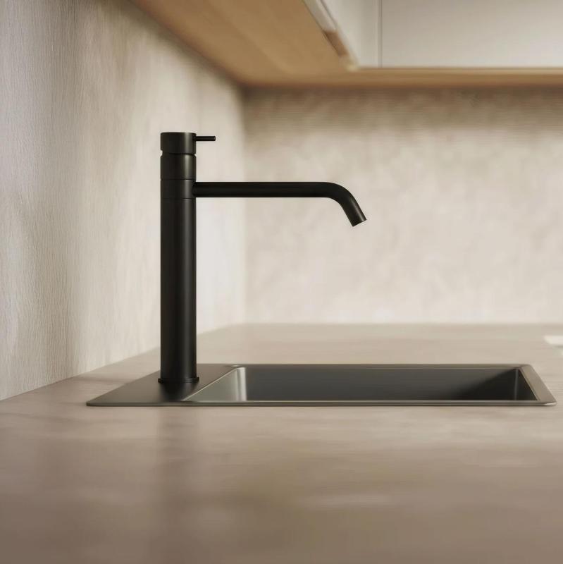 Νεροκράτης Flow μπαταρία κουζίνας μαύρο ματ T150PR