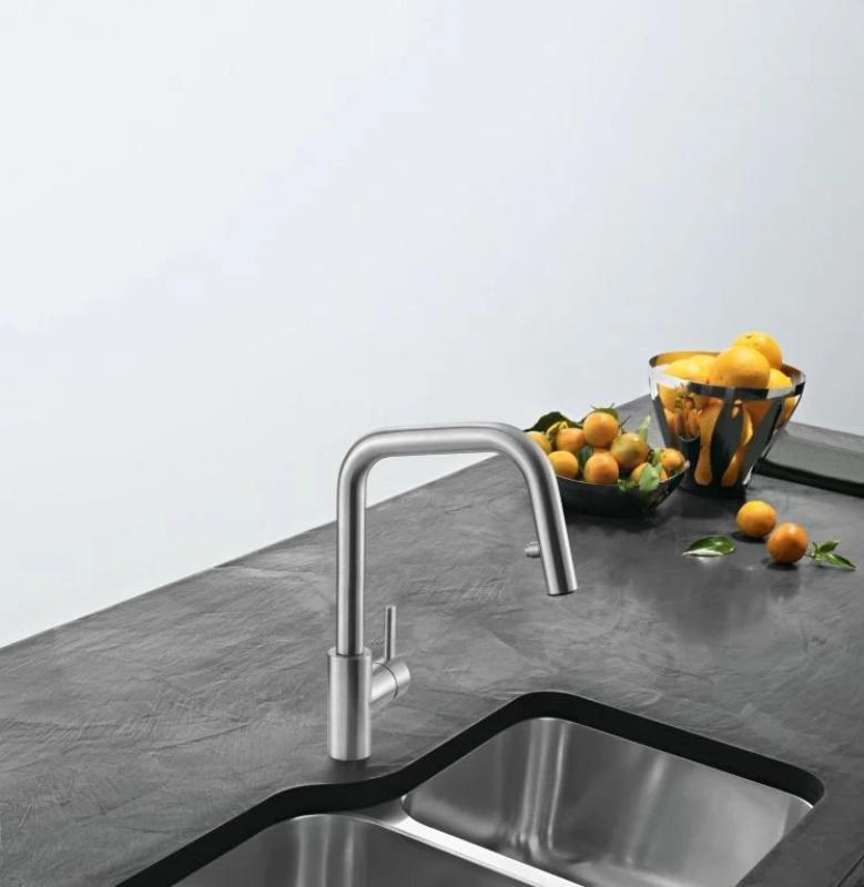 Φράνκε Μπαταρία Κουζίνας Kubus με αποσπώμενο ντους χεριού από ανοξείδωτο ατσάλι 115.0529.207