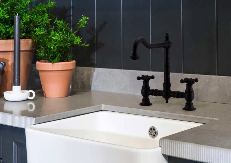 PB Νοσταλγική Βρύση Κουζίνας Γεφυρωτού Τύπου Ματ Μαύρο με Γωνιακή Ροή και Αστέρια Πόμολα PBN.ZW.H.ST.