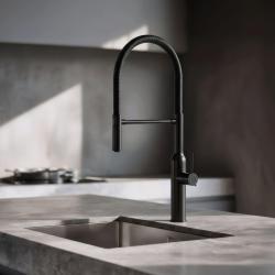 Quadri Stamford υψηλή μπαταρία κουζίνας με εύκαμπτο στόμιο μαύρο ματ 1208956079