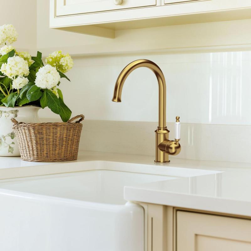 Quadri Workshop Κλασική Νοσταλγική Χρυσή PVD Κουζίνα Βρύση με Κεραμική Λαβή 1208956102