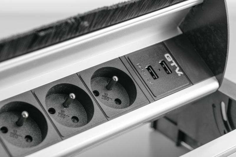 Πρίζα ηλεκτρικού ρεύματος μέσω γραφείου 1208958678