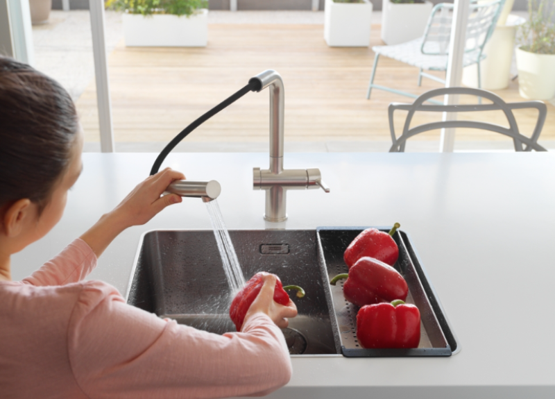 Φράνκε Active Twist Μίκτης Μονού Χειριστηρίου Ανοξείδωτος Χάλυβας με Αποσπώμενη Ροή και Ενσωματωμένο Χειρισμό Αποχέτευσης 115.0653.505