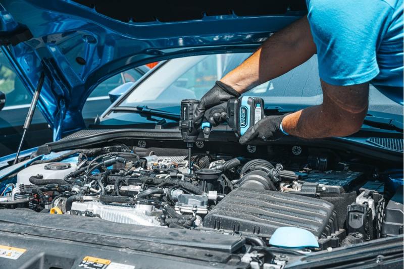 HÖGERT Ασύρματο σίδερο χωρίς ψήκτρες 18V, σετ με μπαταρία, φορτιστή και αξεσουάρ