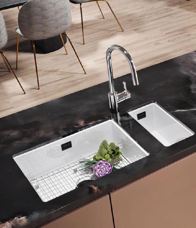 Ausmann Ceramic Ember Κεραμικό Λευκό Ημικύκλιο Νιπτήρα Επιφάνειας και Εντοιχισμένο 174 x 400 mm με Μαύρο Πώμα 1208971504