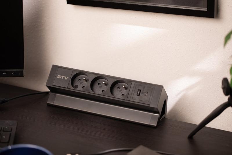 Πρίζα επίπλων Basco, 3 x πρίζα με γείωση, USB A+C, καλώδιο 1.5μ, μαύρο με στήριξη