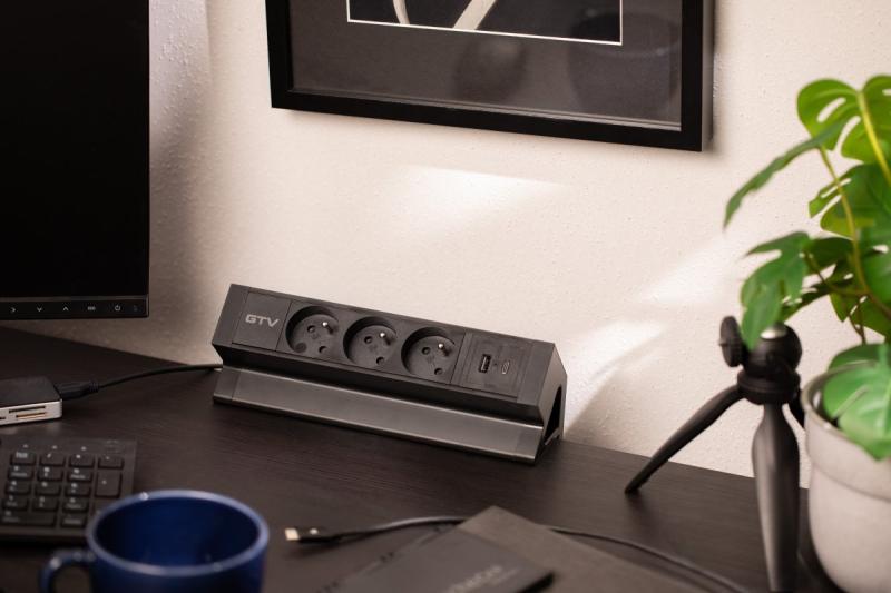 Πρίζα επίπλων Basco, 3 x πρίζα με γείωση, USB A+C, καλώδιο 1.5μ, μαύρο με στήριξη