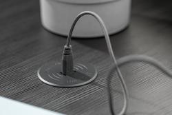 Συσκευή ασύρματης φόρτισης με γρήγορη φόρτιση, ενσωματωμένη, μαύρη