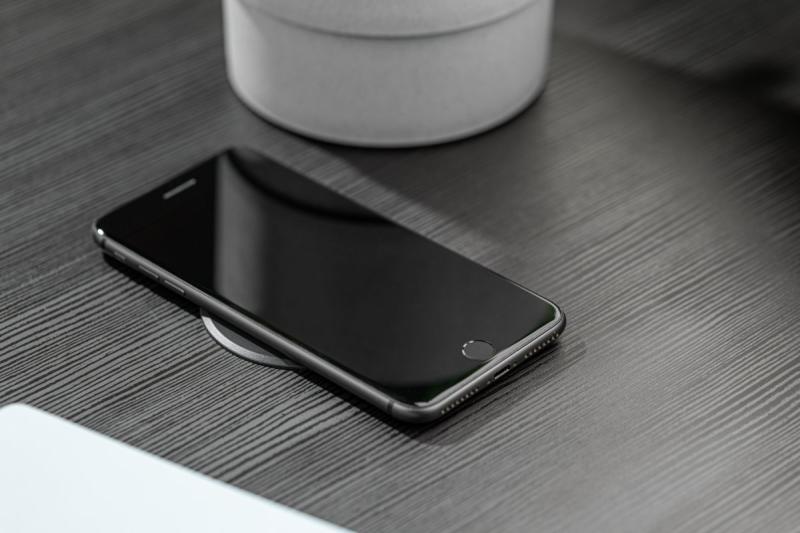 Συσκευή ασύρματης φόρτισης με γρήγορη φόρτιση, ενσωματωμένη, μαύρη